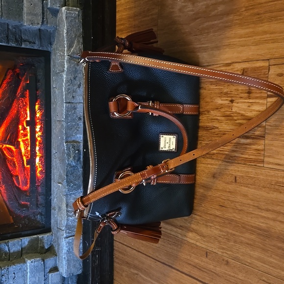 Dooney & Bourke Black and Tan Shoulder Bag - Picture 4 of 4